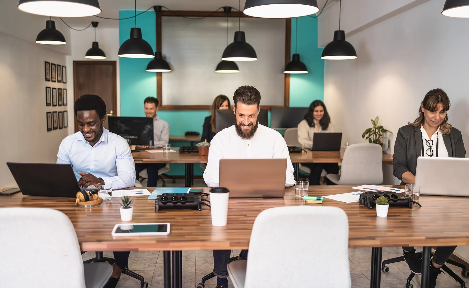 Equipe trabalhando com sistema Interágil - Colaboração e produtividade no atendimento WhatsApp Business